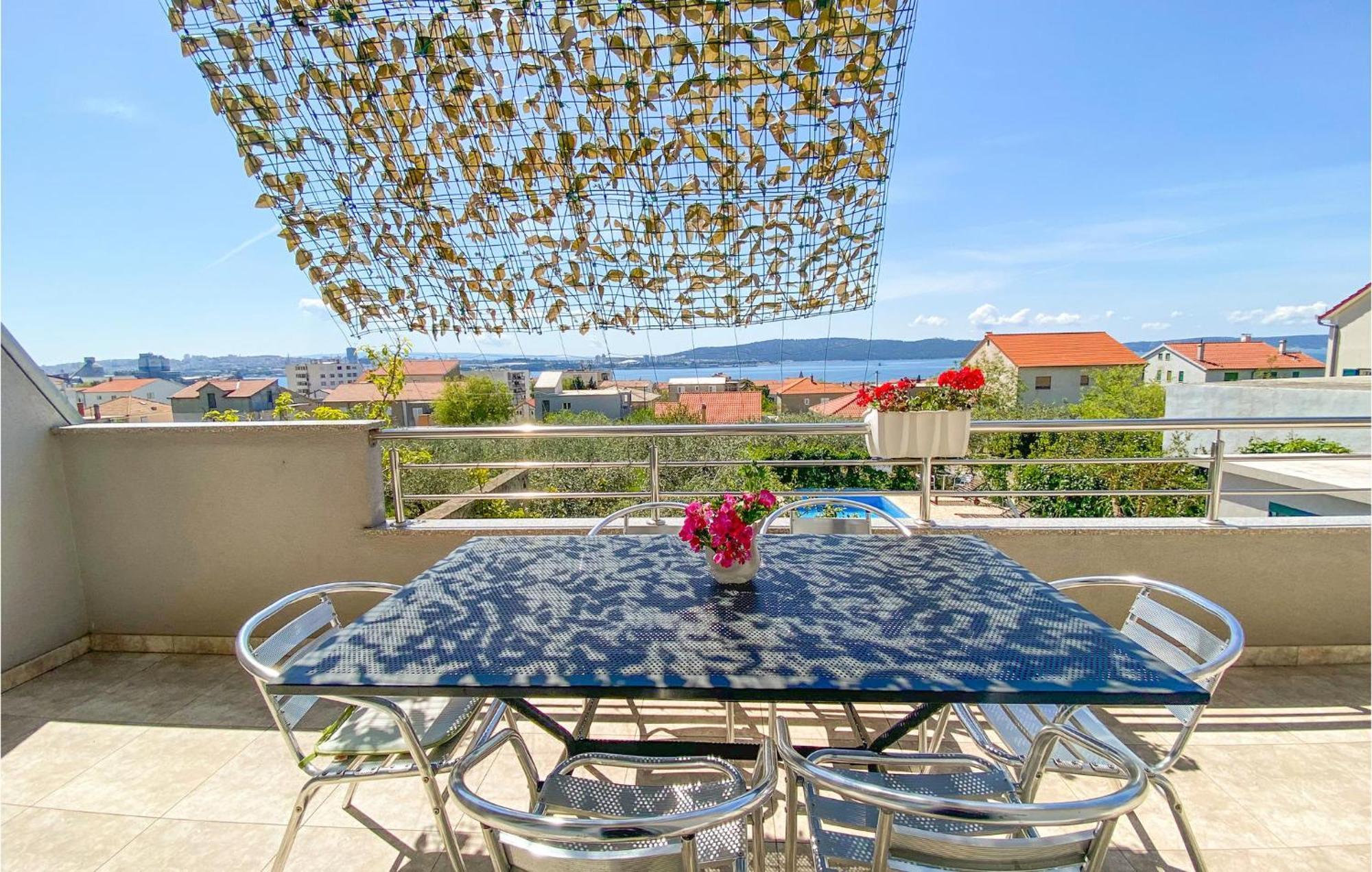 Amazing Apartment In Kastel Sucurac With Kitchen Каштела Экстерьер фото
